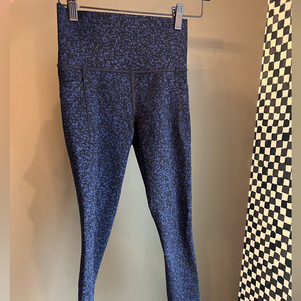 Athleta Salutation Stash Pocket Gravel Tight size XS